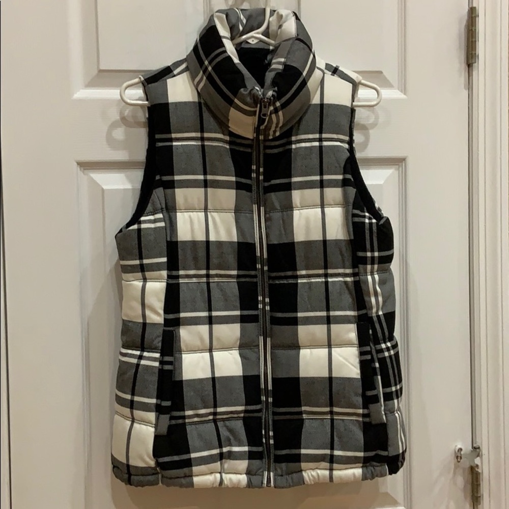 Old Navy Plaid Puffer Vest Sz Medium Black & White